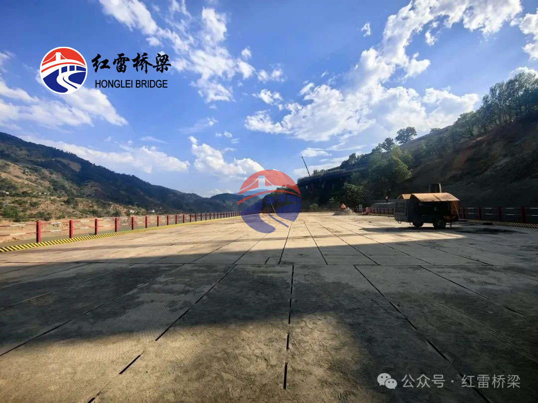 四川凉山国道227线盐源县黄泥梁子大桥钢平台